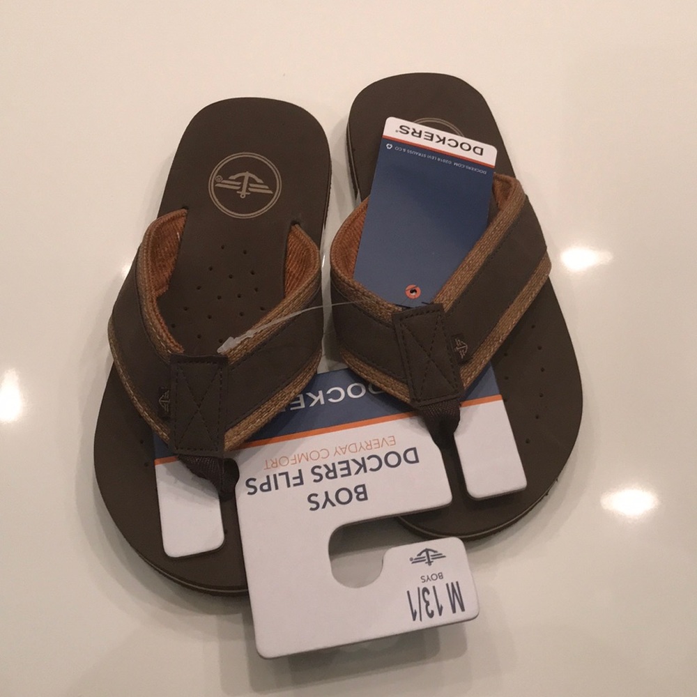 Boys Dockers flip flops NWT